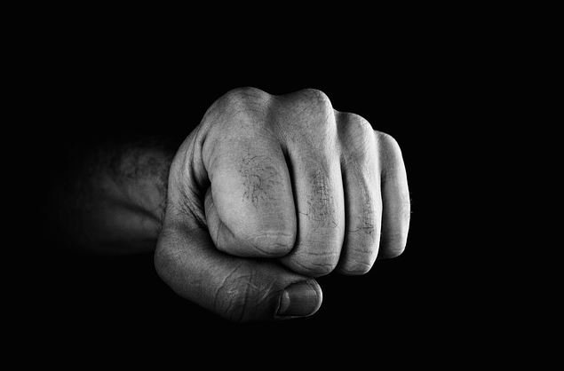 Kuće Rakića: Muškarac teže povrijedio djevojku nakon rasprave u saobraćaju