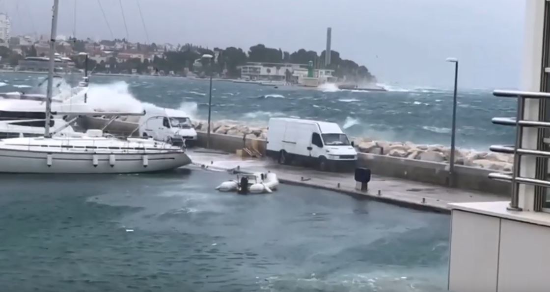 Pogledajte snimke: Oluja na Jadranu nosi sve pred sobom