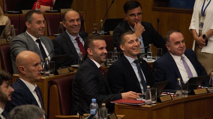 Država gori – Spajić se češlja