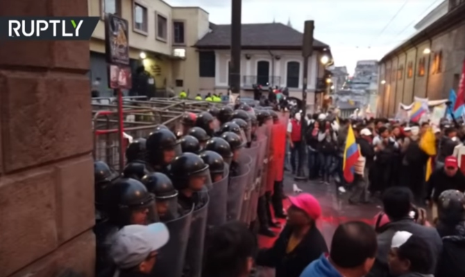 Brutalno: Obračun ekvadorske policije sa Asanžovim pristalicama