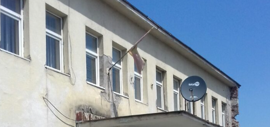 Čitaoci šalju: Državna zastava u Beranama neprepoznatljiva