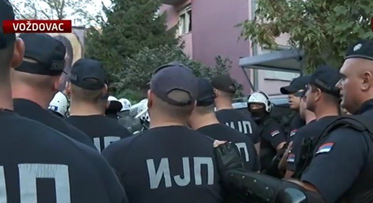 Napeto u Srbiji: Paralelni protesti podrške studentima i protiv blokada, Vučić šetao sa svojim pristalicama