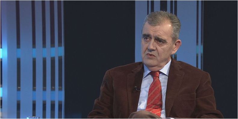 Cr(k)veni kmeri prisluškuju