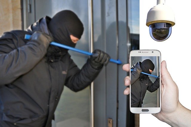 Zadržavanje do 72 sata: Osumnjičen da je polomio staklo vrata objekta, nakon čega je ukrao sedam mobilnih telefona