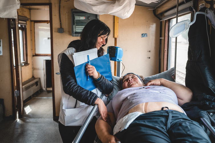 Vagoni puni bola: Priča o doktorici iz medicinskog voza za evakuaciju