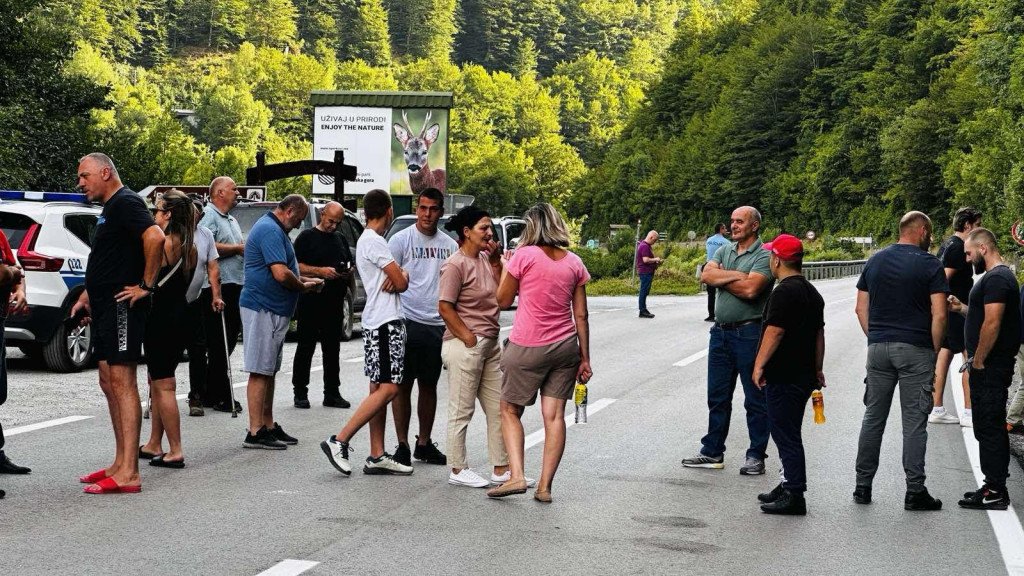 Vlasnici imanja u NP Biogradska gora i juče blokirali magistralni put: Radikalizovaće protest ako im ne dozvole da grade