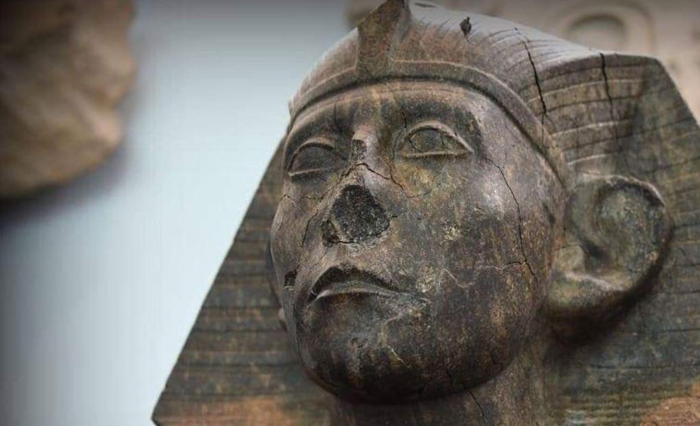 Zašto su egipatskim statuama polomljeni nosevi
