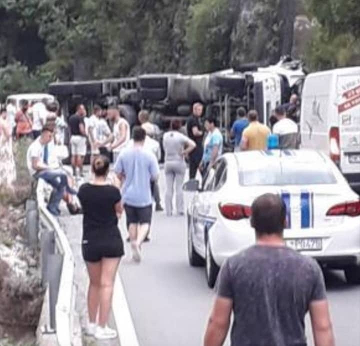 Prevrnuo se šleper na putu Podgorica - Kolašin