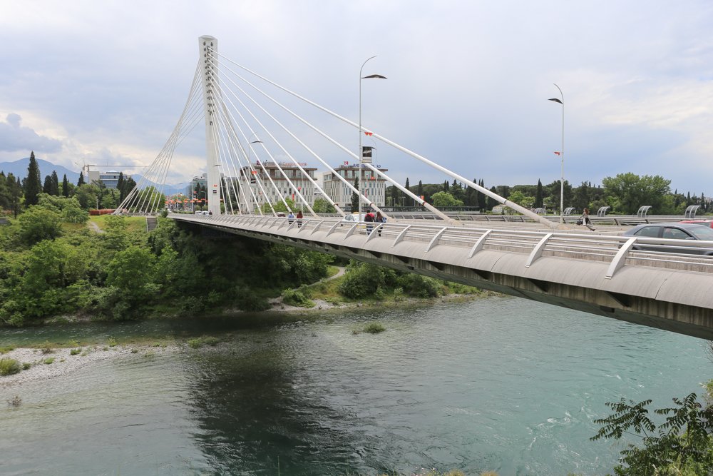 Najavljene tuče na TikToku: Trojica dječaka pretučena ispred škole u Podgorici