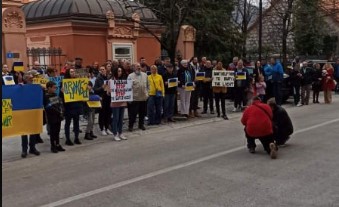 Na Cetinju večeras emotivno: Recitovali poeziju za ukrajinsku đecu