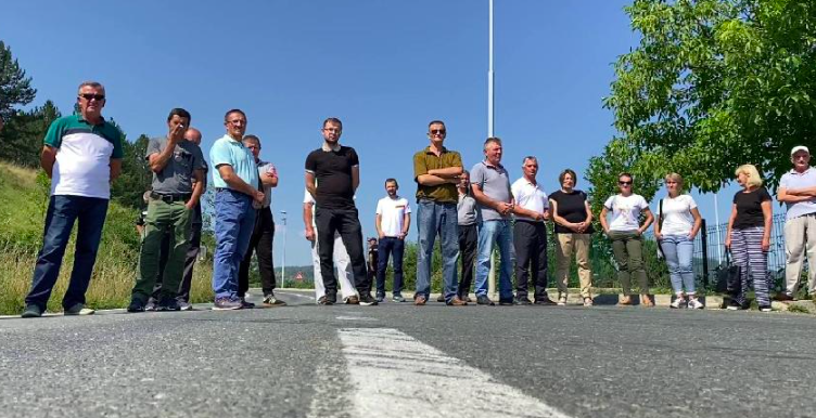 Blokada radnika Vektre Jakić trajala oko sat, traže razgovor u Vladi