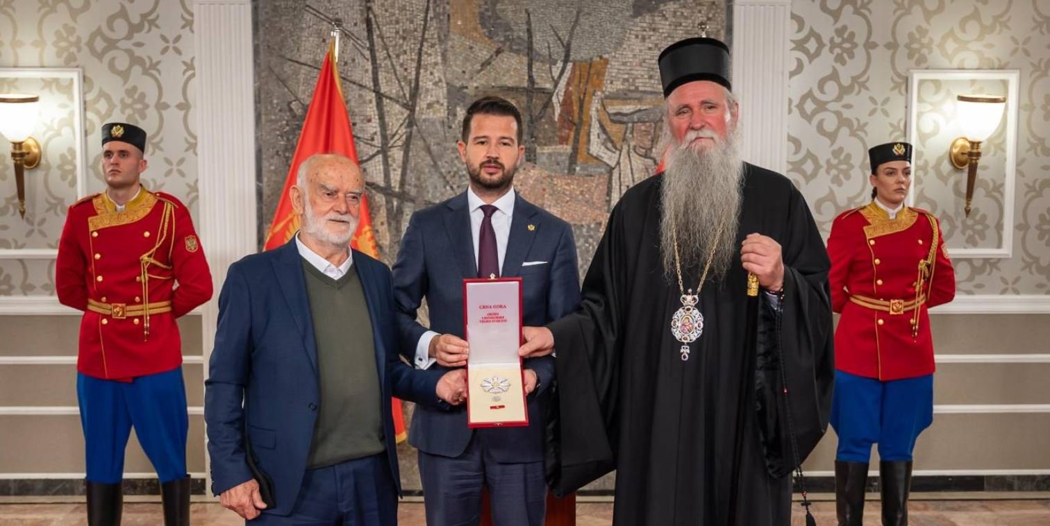 Milatović Amfilohiju posthumno dodijelio Orden Crnogorske velike zvijezde: Blago onom ko dovijeka živi, imao se rašta i roditi