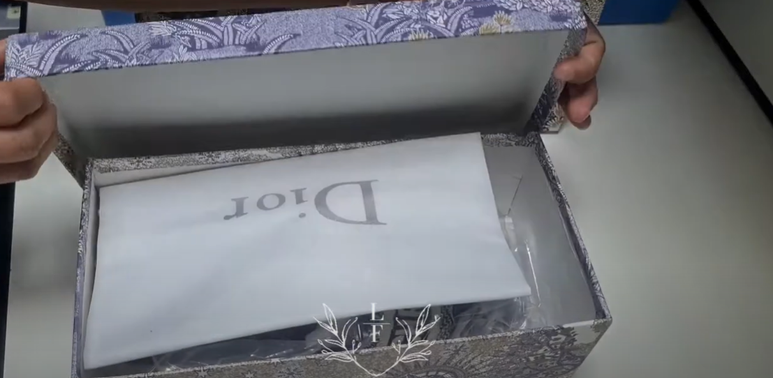 Dior papuče i sloboda koja izmiče
