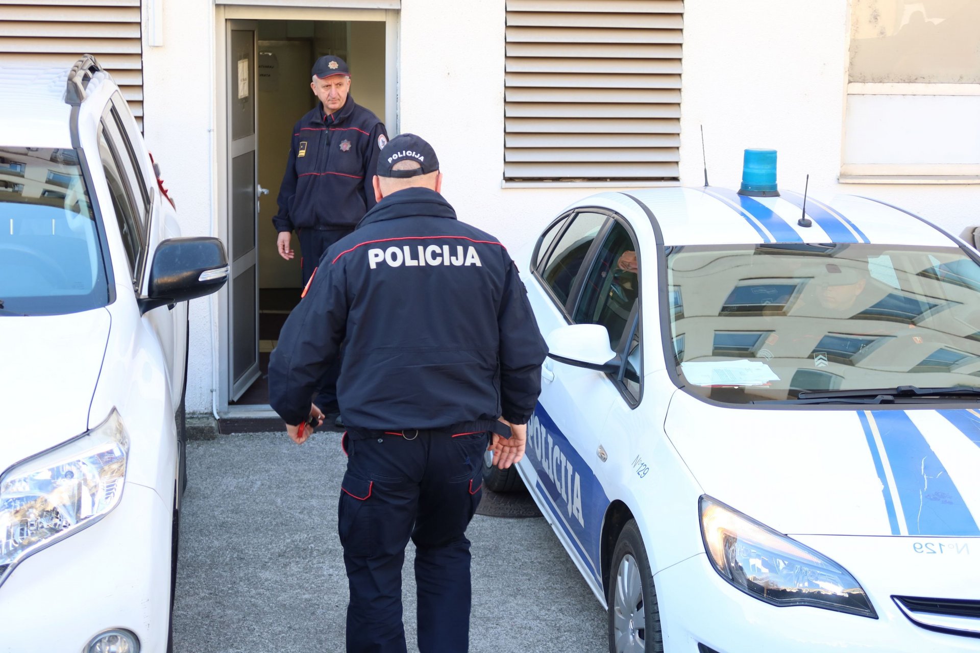 Na sjeveru oduzete cigarete, automobili, sankcionisana 22 vozača