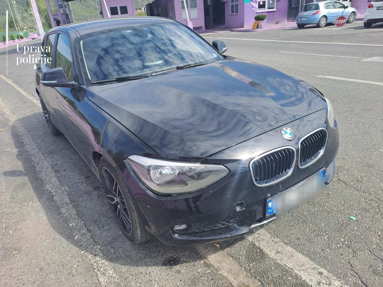 Pripadnici granične policije na prelazu Sukobin-Murićani oduzeli dva vozila sa međunarodnih potjernica