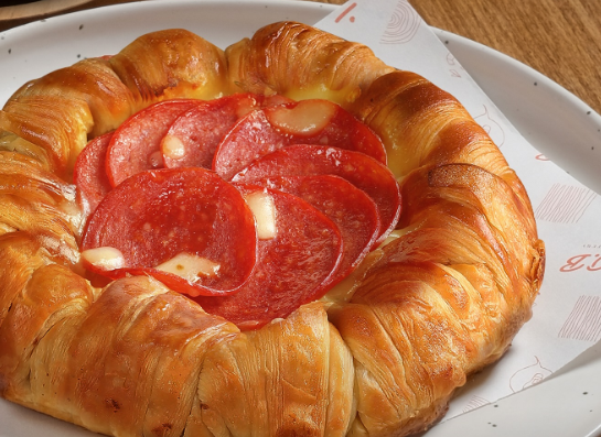 Nakon Dubai čokolade stiže novi gastronomski hit: Kroasan pica