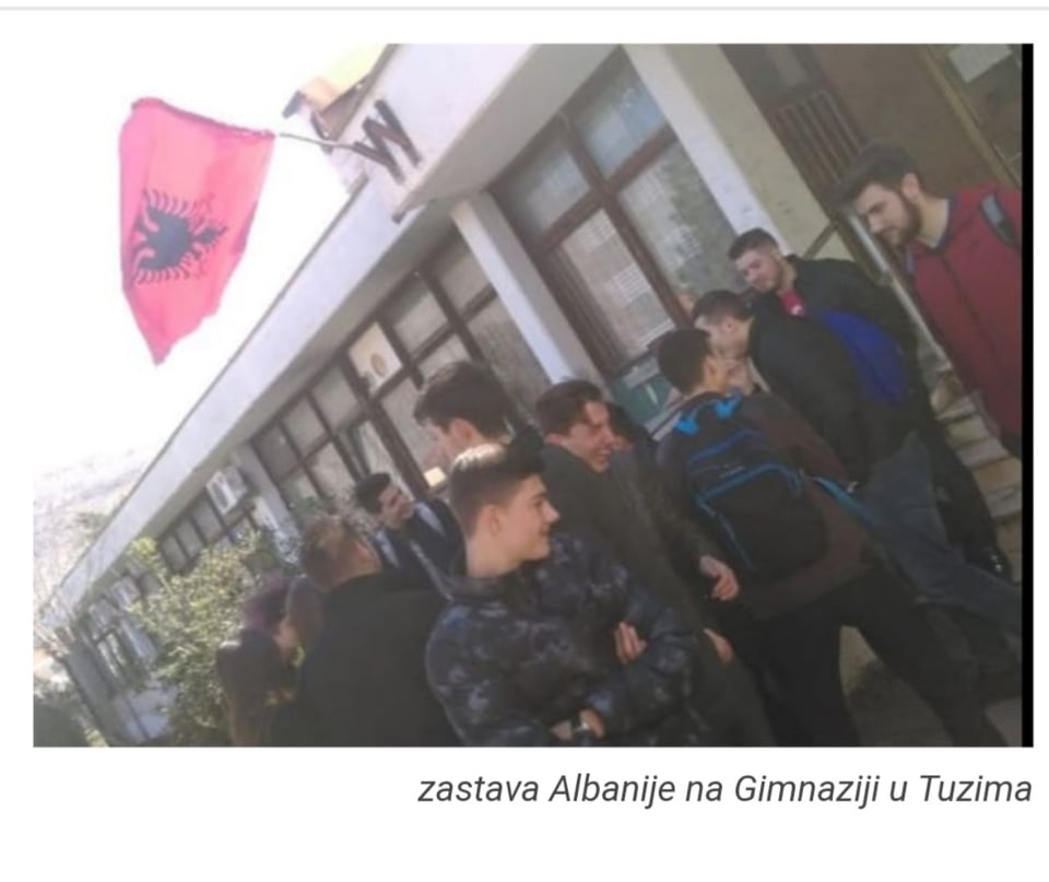 Direktorica gimnazije u Tuzima: Zastava Albanije bila na đačkom ulazu, crnogorska na službenom
