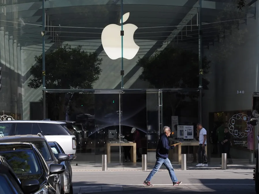 Apple premašio vrijednost od četiri biliona dolara zahvaljujući rastu prodaje iPhonea, uprkos višim carinama