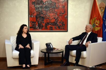 Marković zaposlio slijepu djevojku: U Vladi ima i mjesta i posla za osobe sa invaliditetom