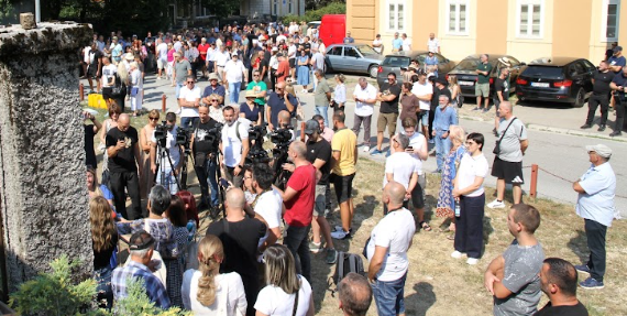Porodice žrtava dva masovna zločina i građani Prijestonice pisali Spajiću: Niko nas nije kontaktirao neđelju dana