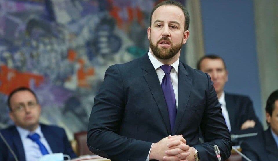 Nikolić: Zvanična Crna Gora nastavlja da zaoštrava regionalne odnose i da sakuplja protestne note