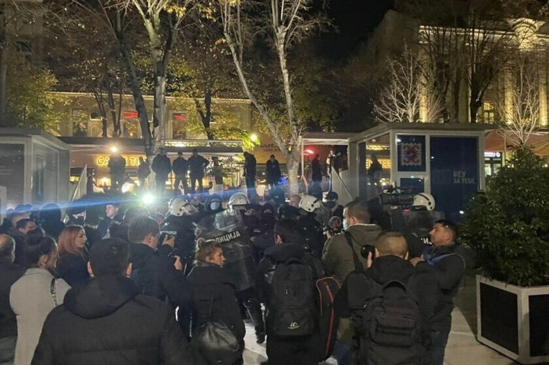 U Beogradu skup Mural mora pasti, grupa okupljenih skandira Mladiću