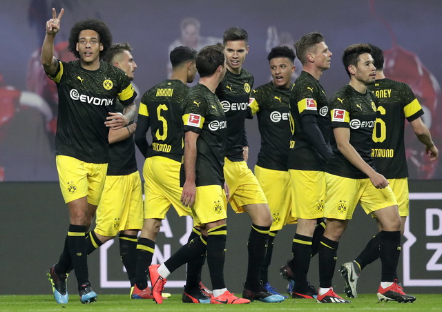 Dortmund dobio derbi, i opet pobjegao Bajernu