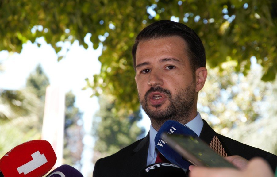 Milatović: Svi su spojeni sa foteljama i jedino što znaju je da ih se drže; Pozivam ministra vanjskih poslova da radi svoj posao