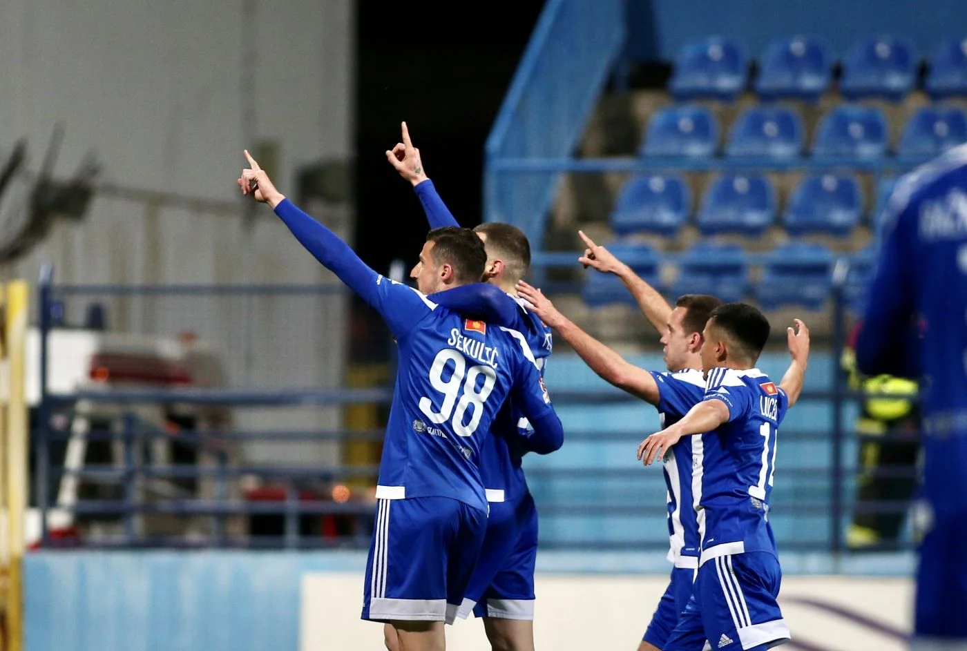 Osam golova i remi u spektaklu pod Goricom!