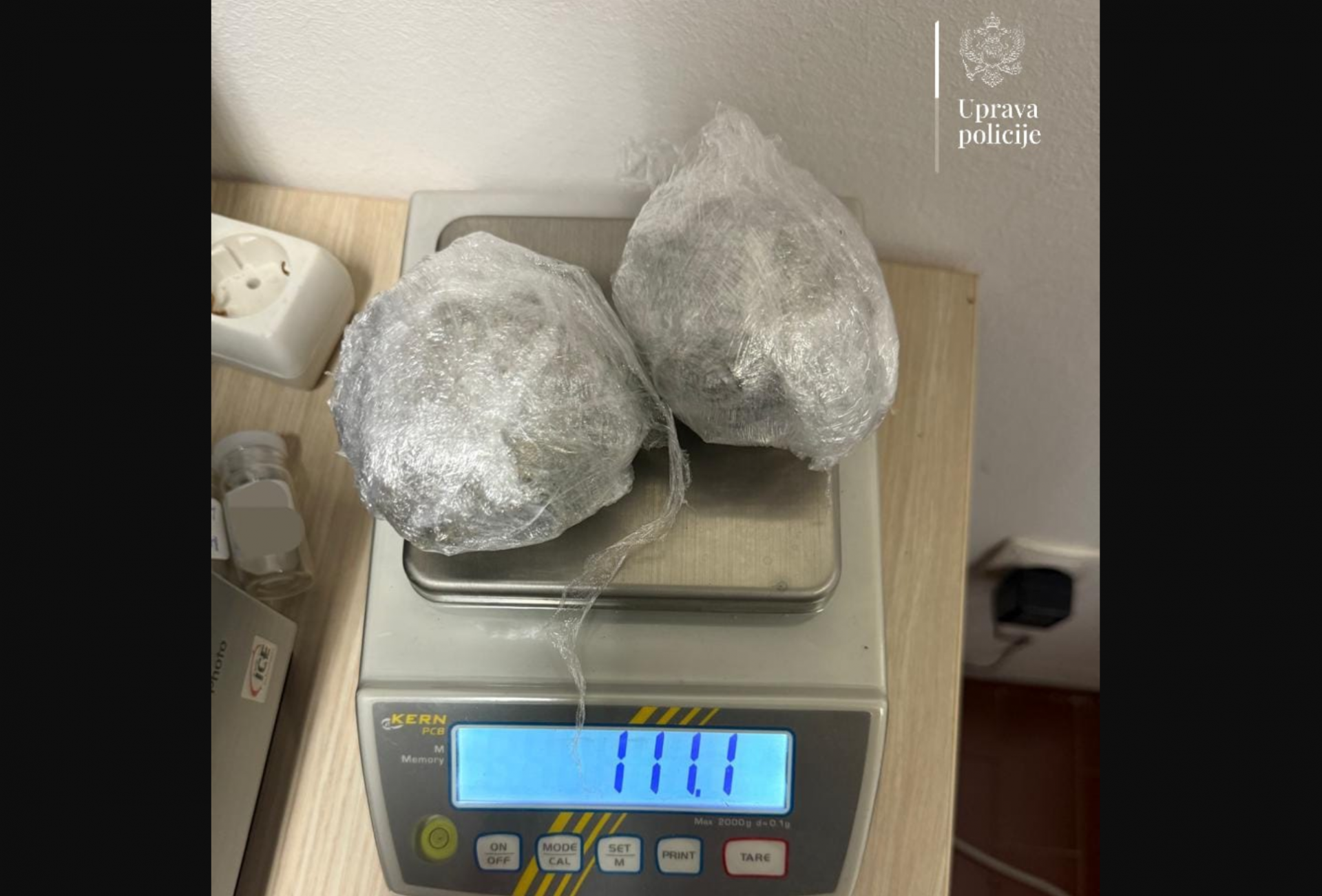 Kotor: Podgoričanin vozio pod dejstvom kokaina, u vozilu pronađeno preko 100 grama marihuane