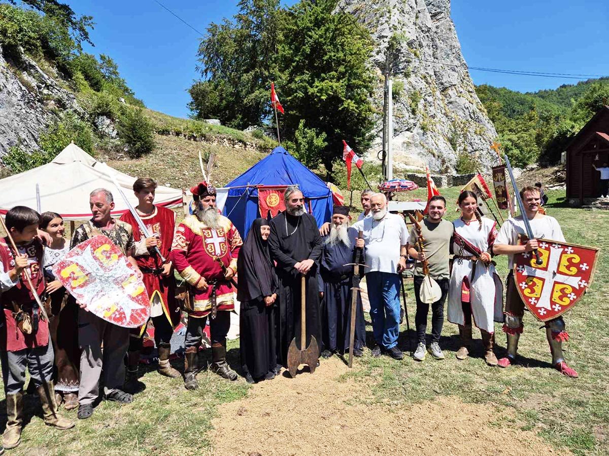 Nakon ratnog zločinca Pavla Đurišića, Metodije promoviše Svibor vitezove, EU uložila skoro 250 hiljada eura