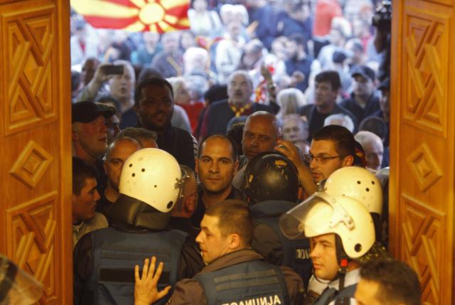 Zna se ko je otvorio vrata Sobranja ljudima u fantomkama