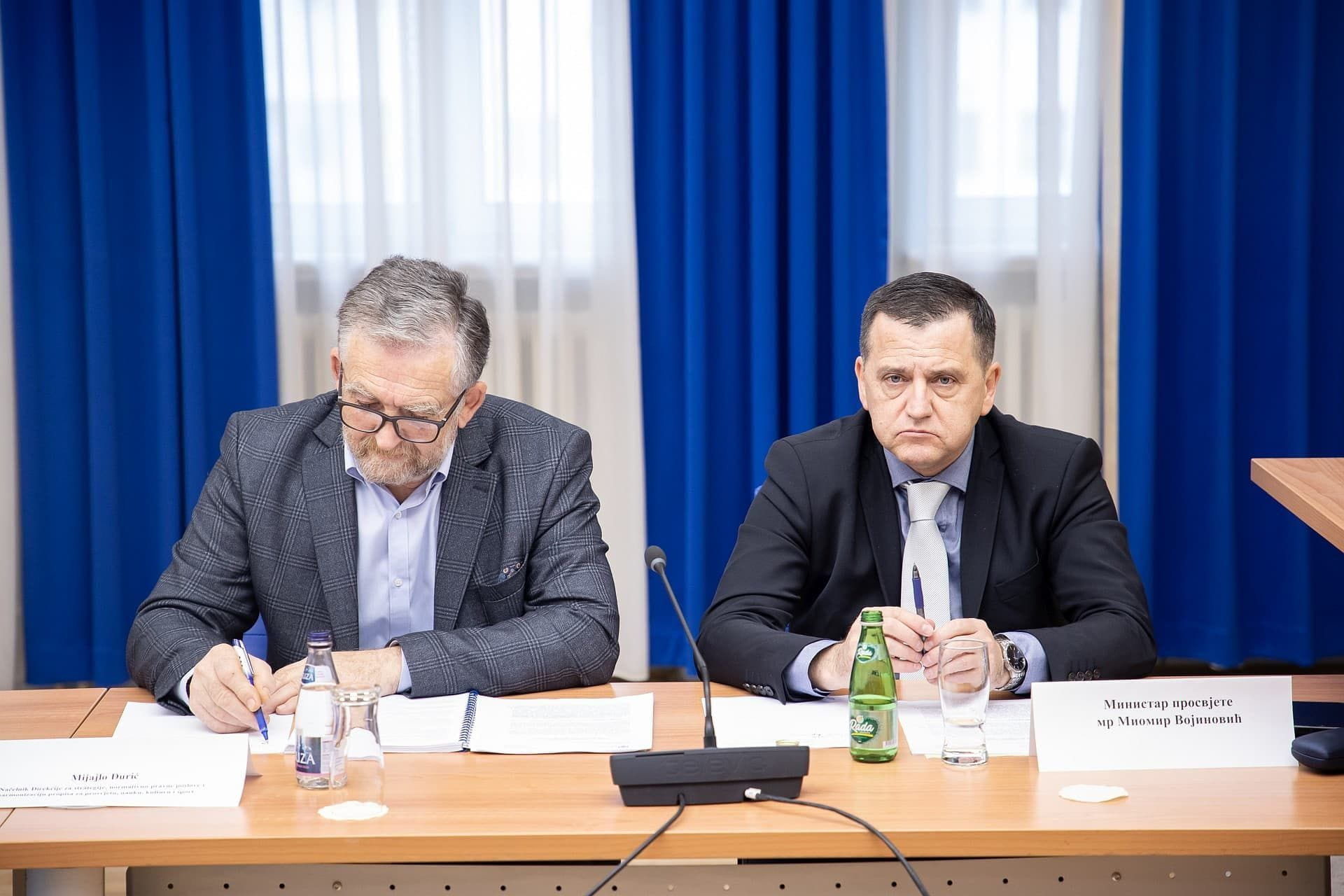 Koje zakone čitaju ministar Vojinović i pravnik Đurić?
