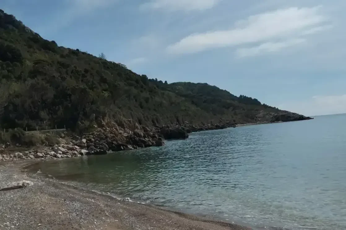 U Ulcinju i kod Čanja juče spašene četiri osobe: Jedni bili ugroženi zbog morskih struja, drugi ostali blokirani na nepristupačnoj plaži
