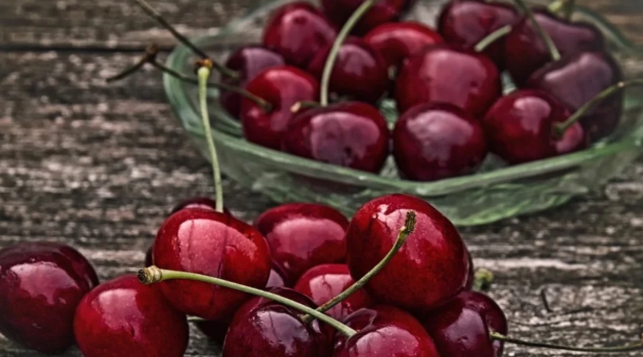 Ljetnja poslastica: Voćna salata sa trešnjama