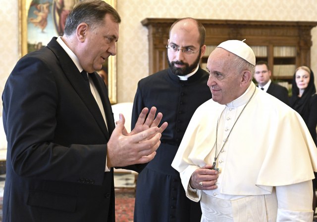 Dodik sa papom Franjom razgovarao 45 minuta
