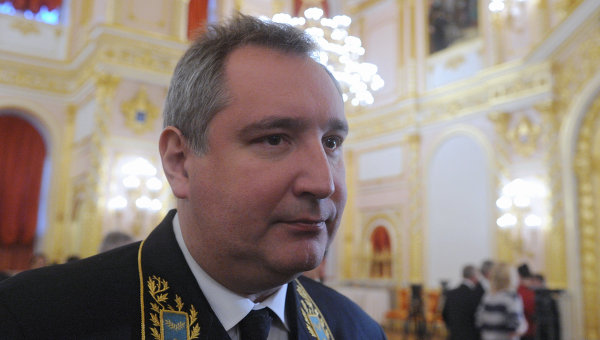 Rogozin u inostranstvo može putovati samo na Sarmatu