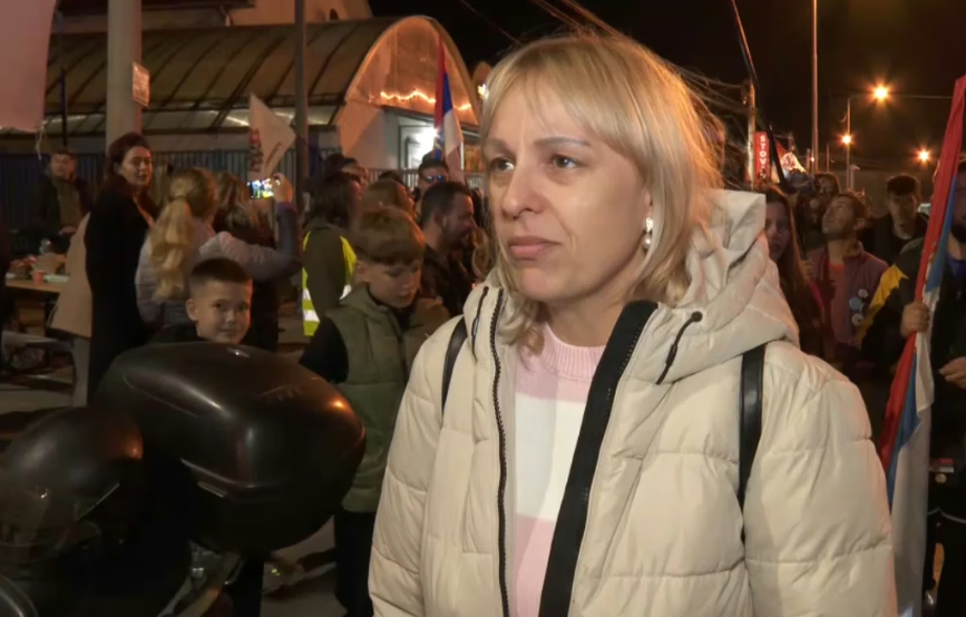 Dijana Hrka napustila prostor ispred Skupštine Srbije