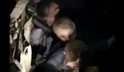 Uznemirujući snimak: Dijete vade iz ruševina