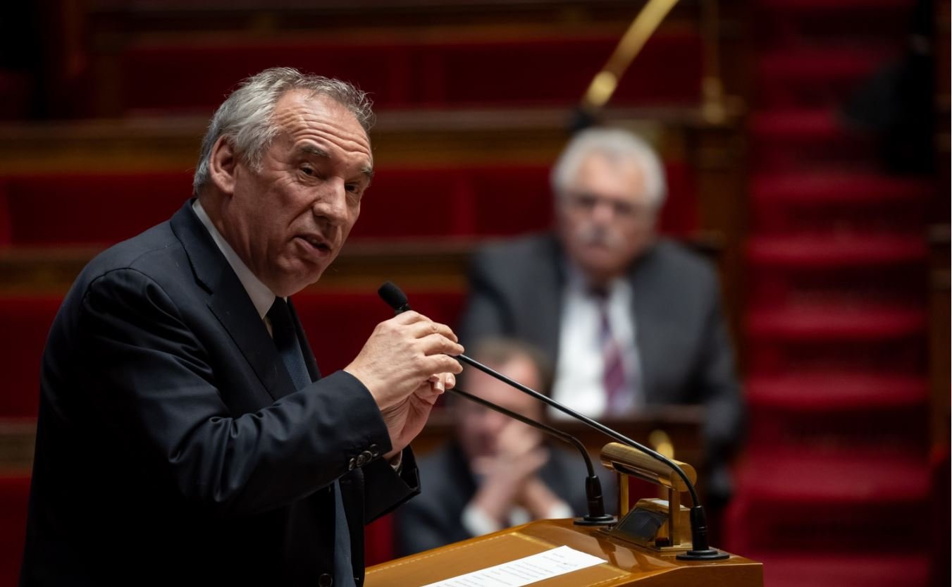 Francuski premijer preživio dva glasanja o nepovjerenju