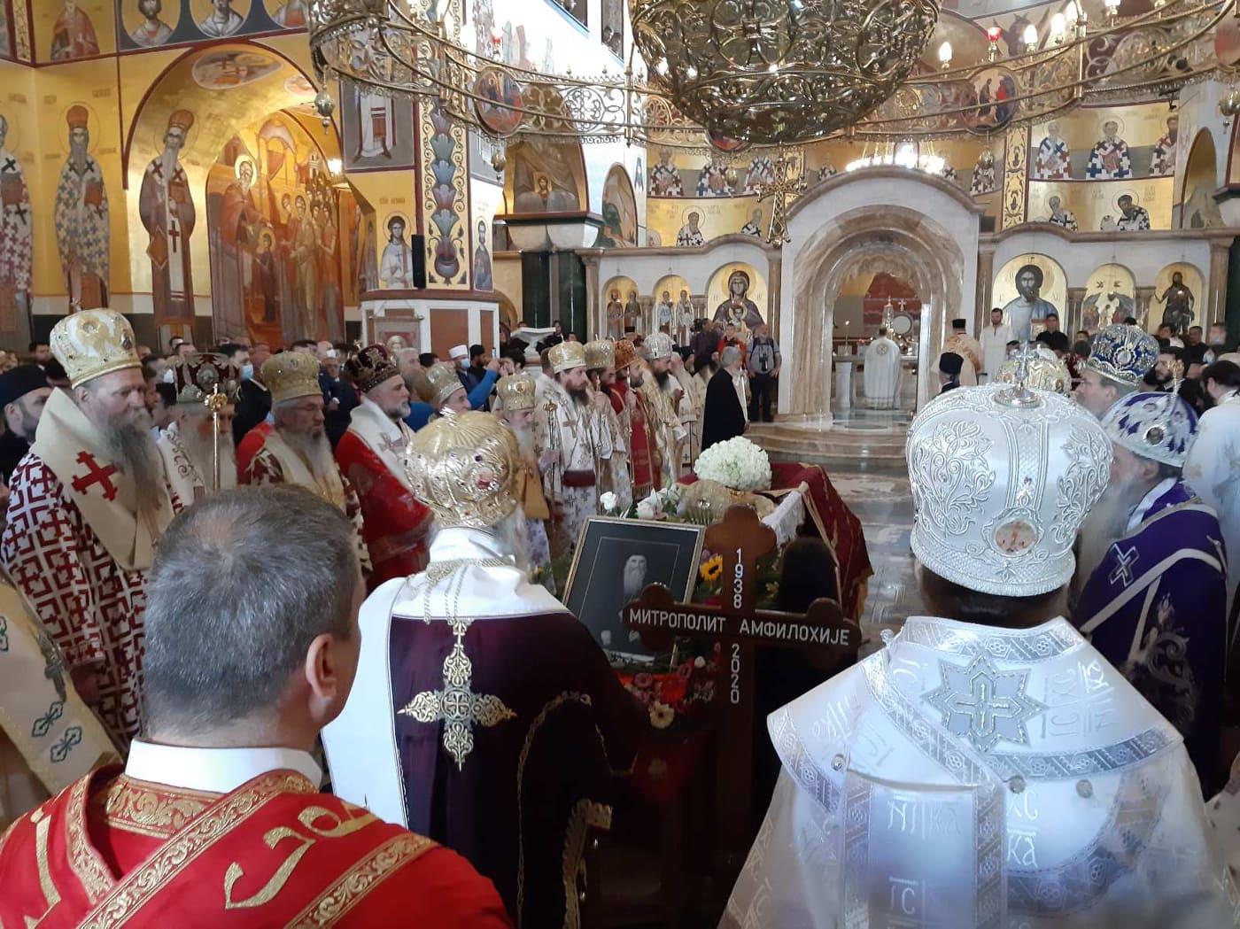 Korona kosi pravoslavlje: Obolijevaju patrijarsi i vladike