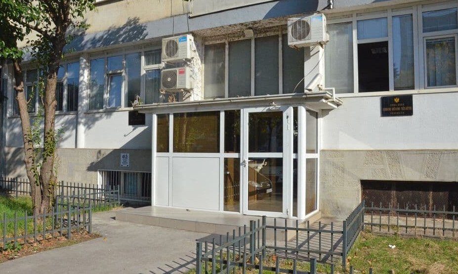 Podgorica: Strani državljanin osumnjičen da je motkom udario djevojčicu po glavi