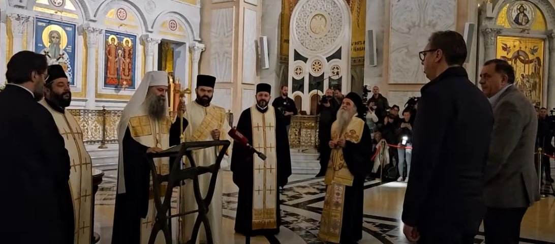 Moleban za Vučića uoči "bitke u Njujorku": Prisustvovali Milan Knežević i Dario Vraneš