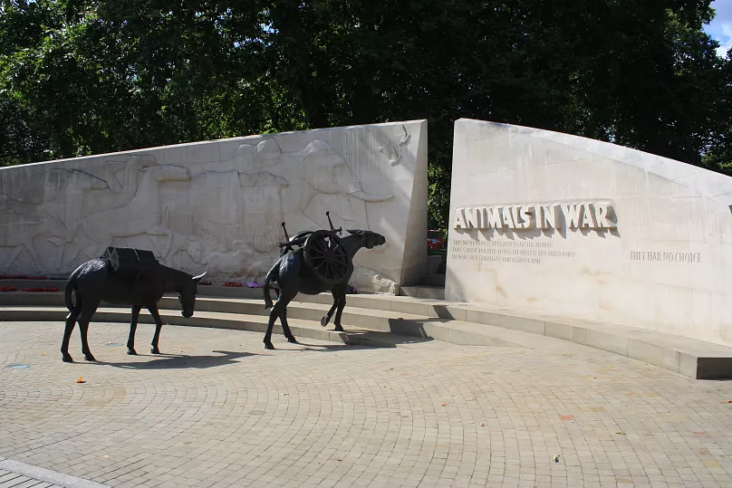 U Parizu otkriven spomenik posvećen životinjama poginulim tokom ratova