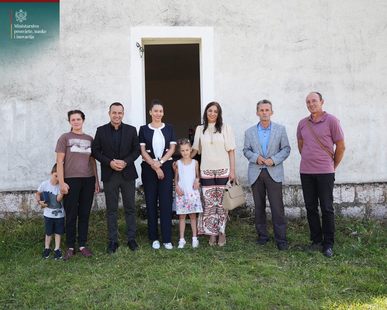 Ministarka prosvjete posjetila područno odjeljenje u Maloj Crnoj Gori i poželjela učenici uspješno školovanje
