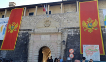 Crnogorska zastava ponovo se vijori ispred kotorskih gradskih vrata