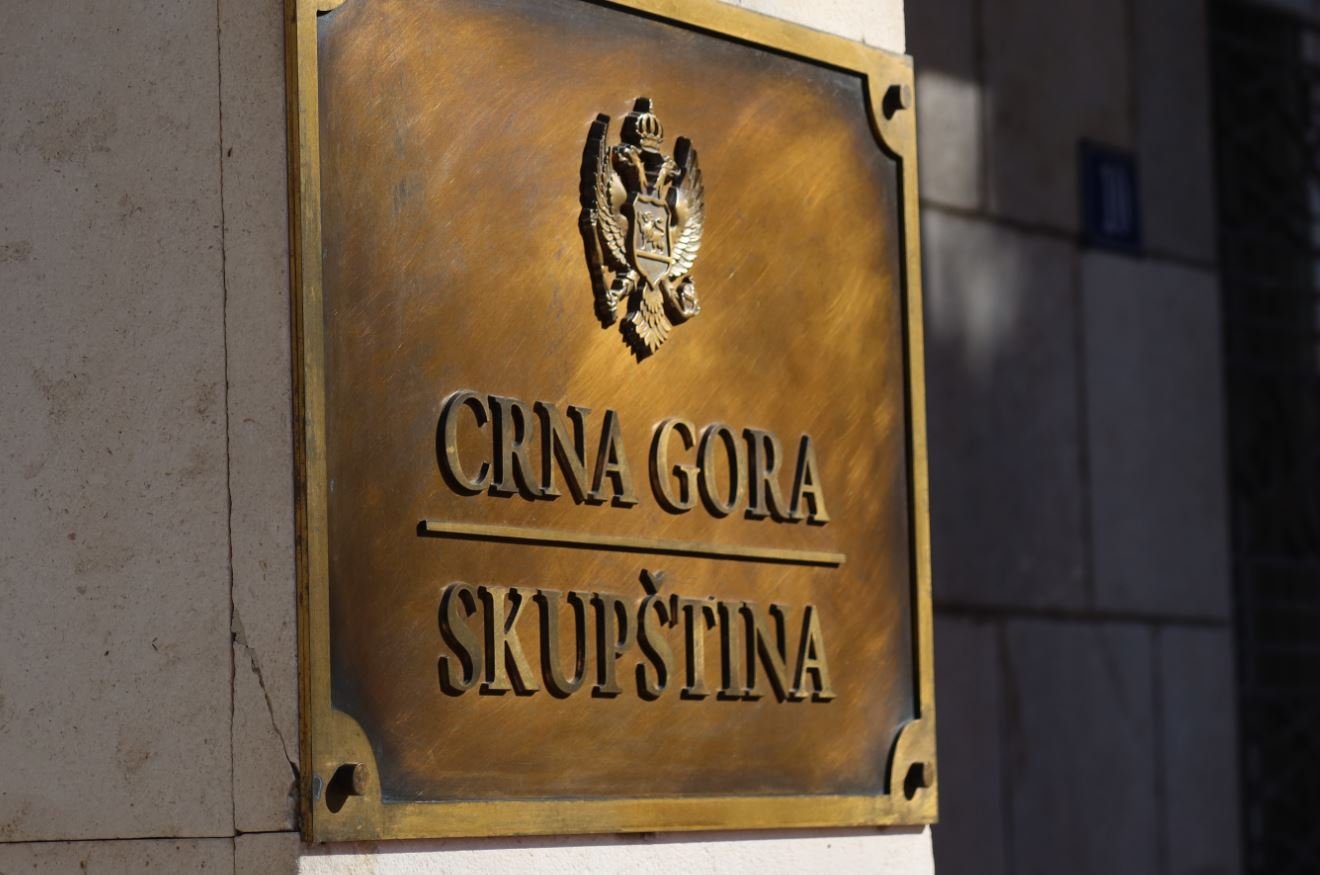 Ženski klub Skupštine CG: Pozivamo institucije da sprovedu temeljnu i hitnu istragu svih okolnosti zločina