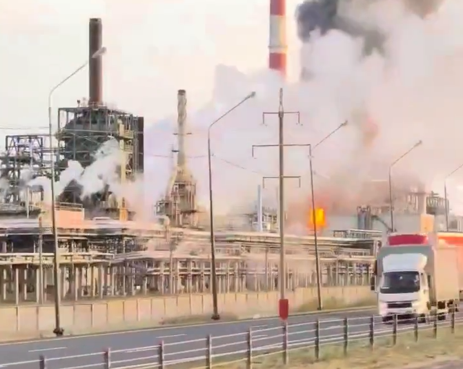 Požar u naftnoj rafineriji u ruskoj regiji Jaroslavl