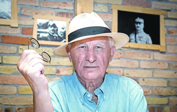 Matija Bećković ironično o dolasku u Budvu na festival "Ćirilicom"