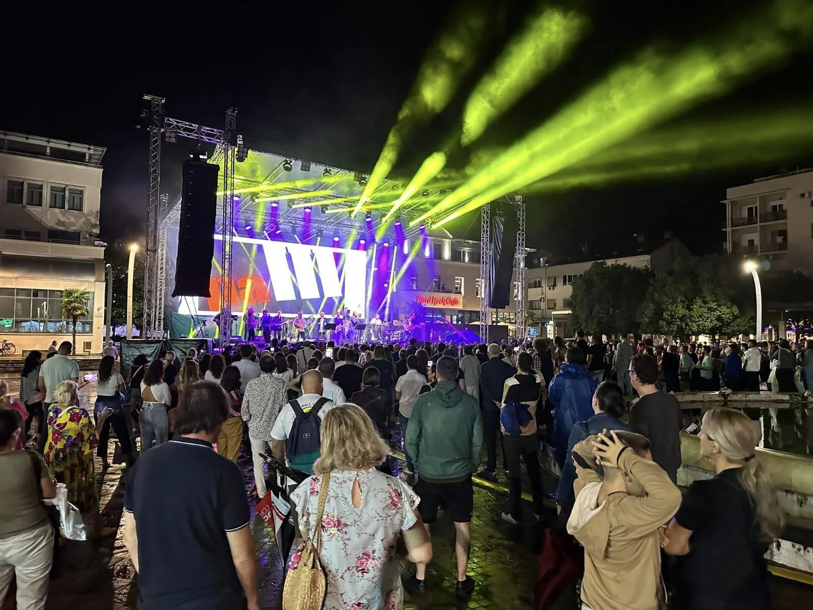 Makadam: Četiri i po decenije posvećenosti muzici
